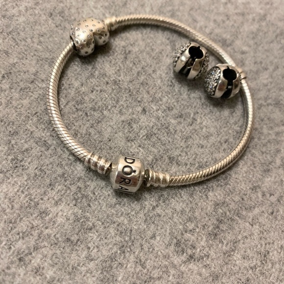 PANDORA Valentine’s Day Bracelet Gift Set - Picture 4 of 7